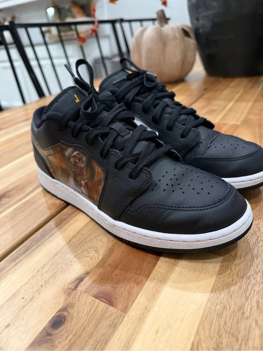 Jordon 1 low holographic